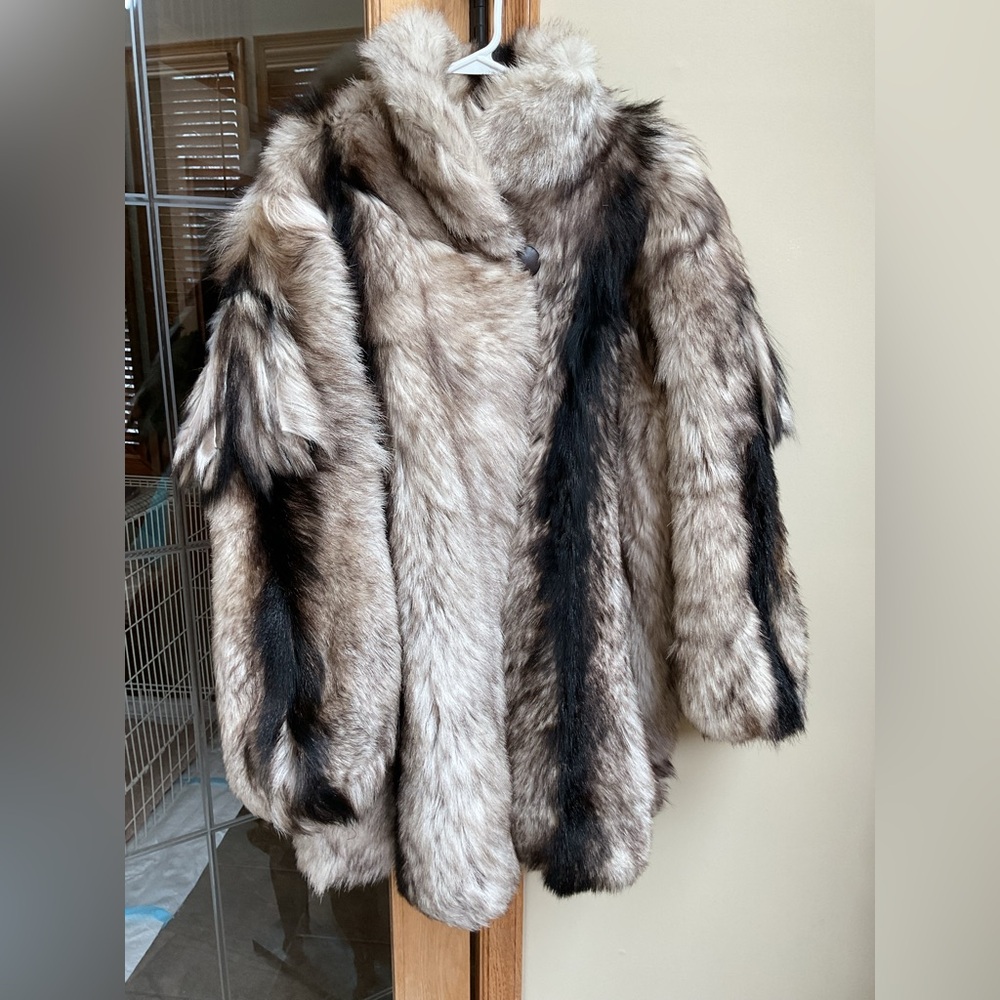 Vintage ladies nanny kid skin fur coat. EUC.